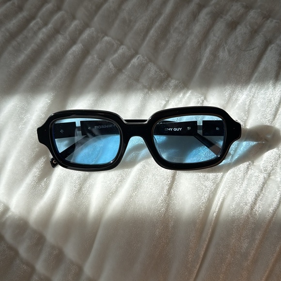 BONNIE CLYDE SHY GUY SUNGLASSES - Picture 2 of 3